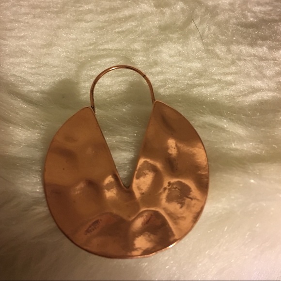 Boho brass drop earrings in copper red - Picture 3 of 5
